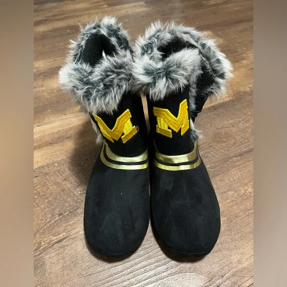 University of Michigan Wolverines black faux fur slipper booties size 9 10 - Picture 1 of 6